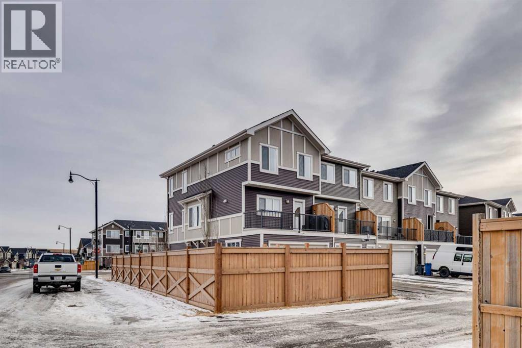 221 Sundown Road, Cochrane