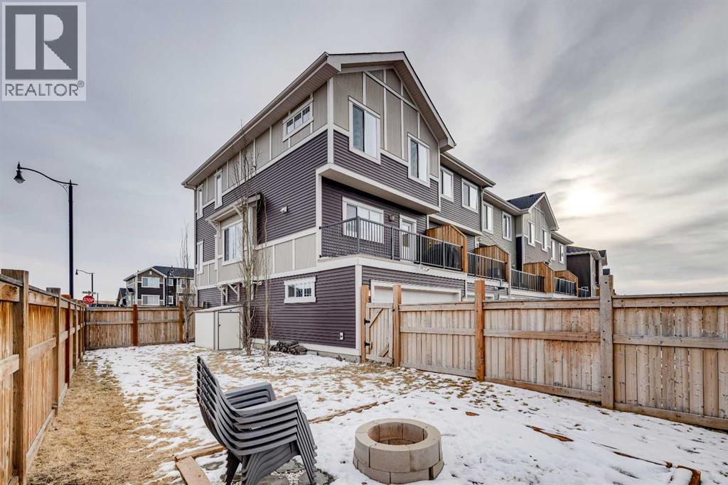 221 Sundown Road, Cochrane