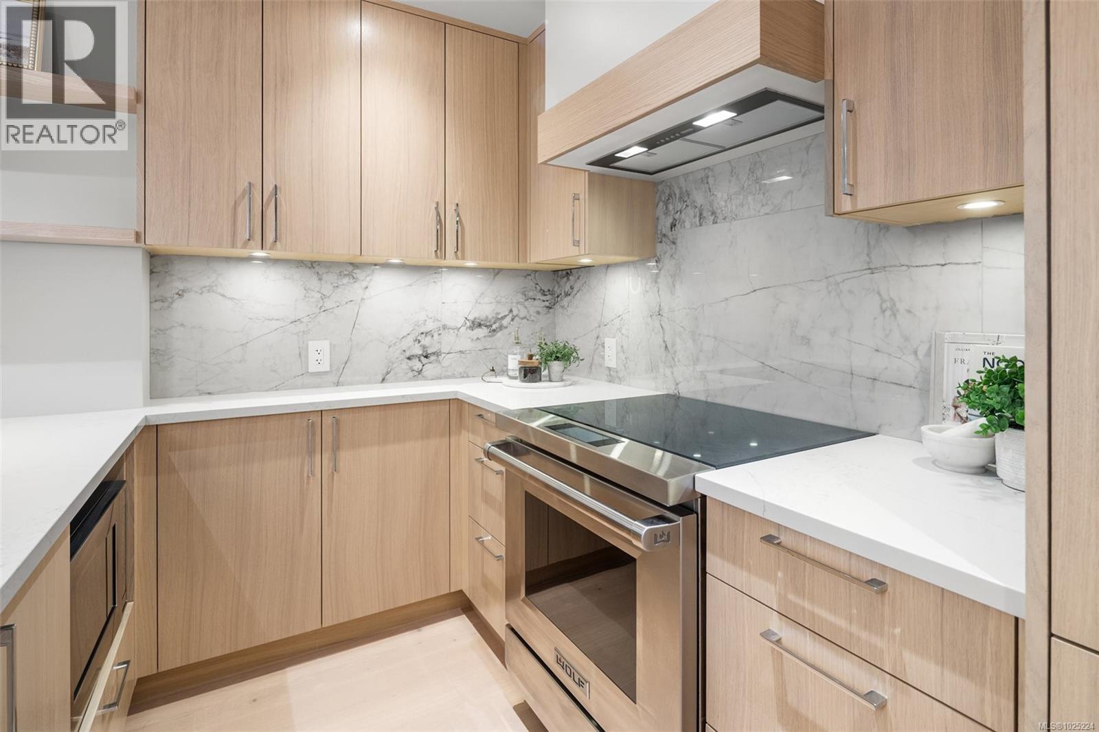 208 5229 Cordova Bay Road, Saanich