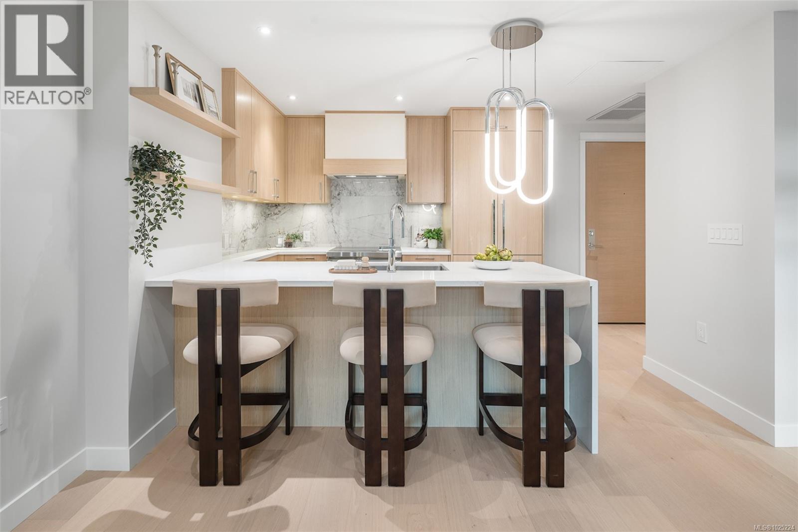 208 5229 Cordova Bay Road, Saanich