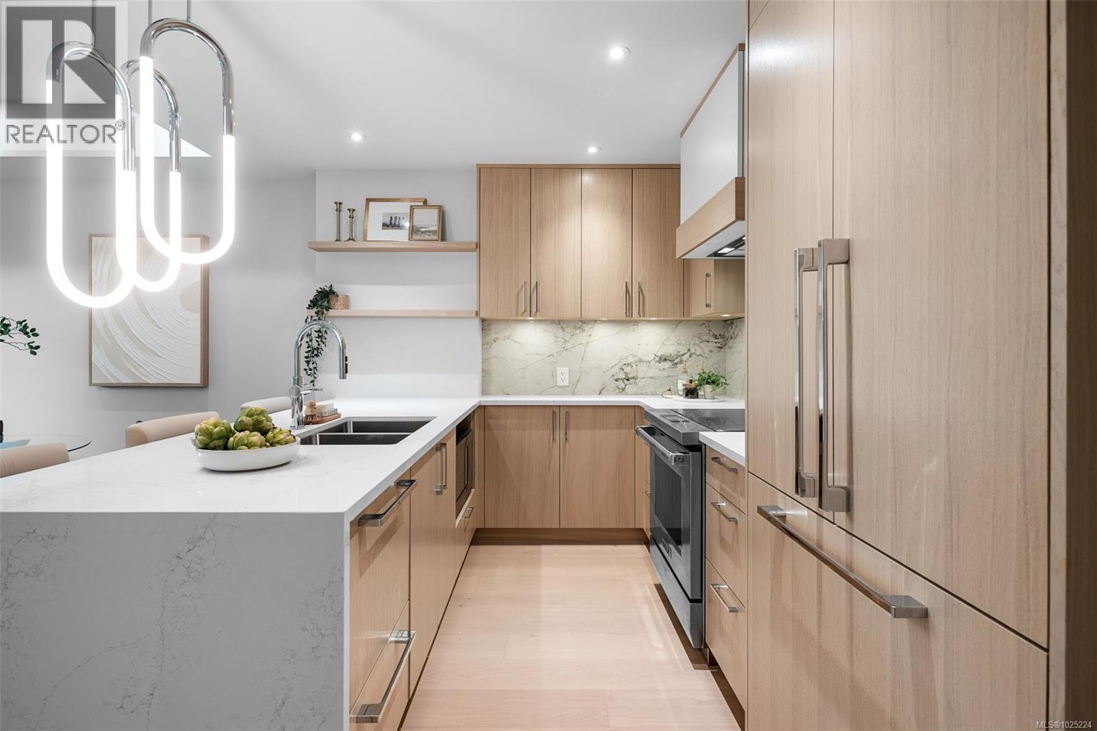 208 5229 Cordova Bay Road, Saanich