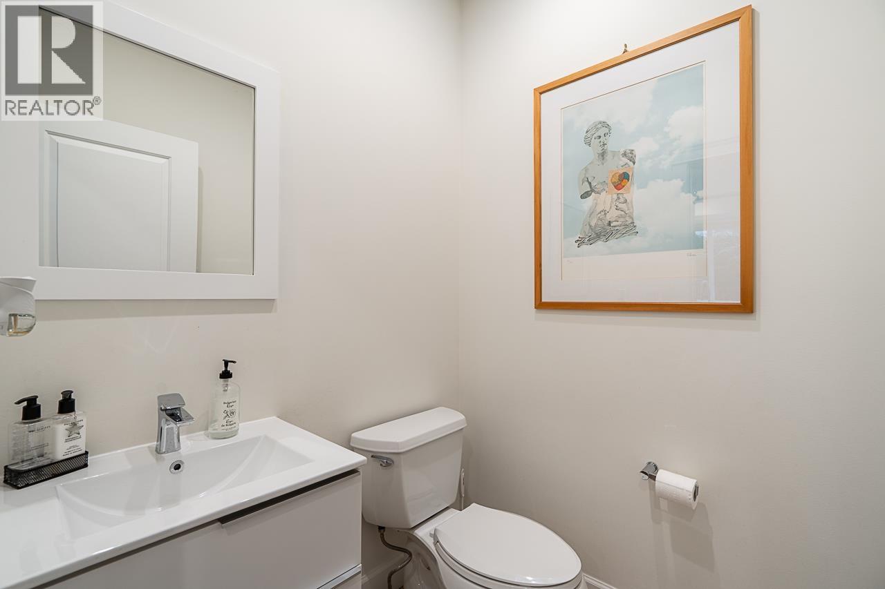 359 E 13TH STREET, North Vancouver