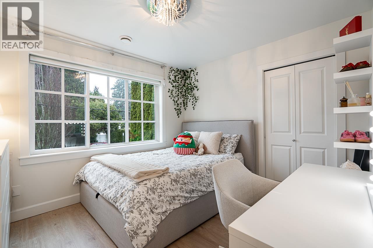 359 E 13TH STREET, North Vancouver