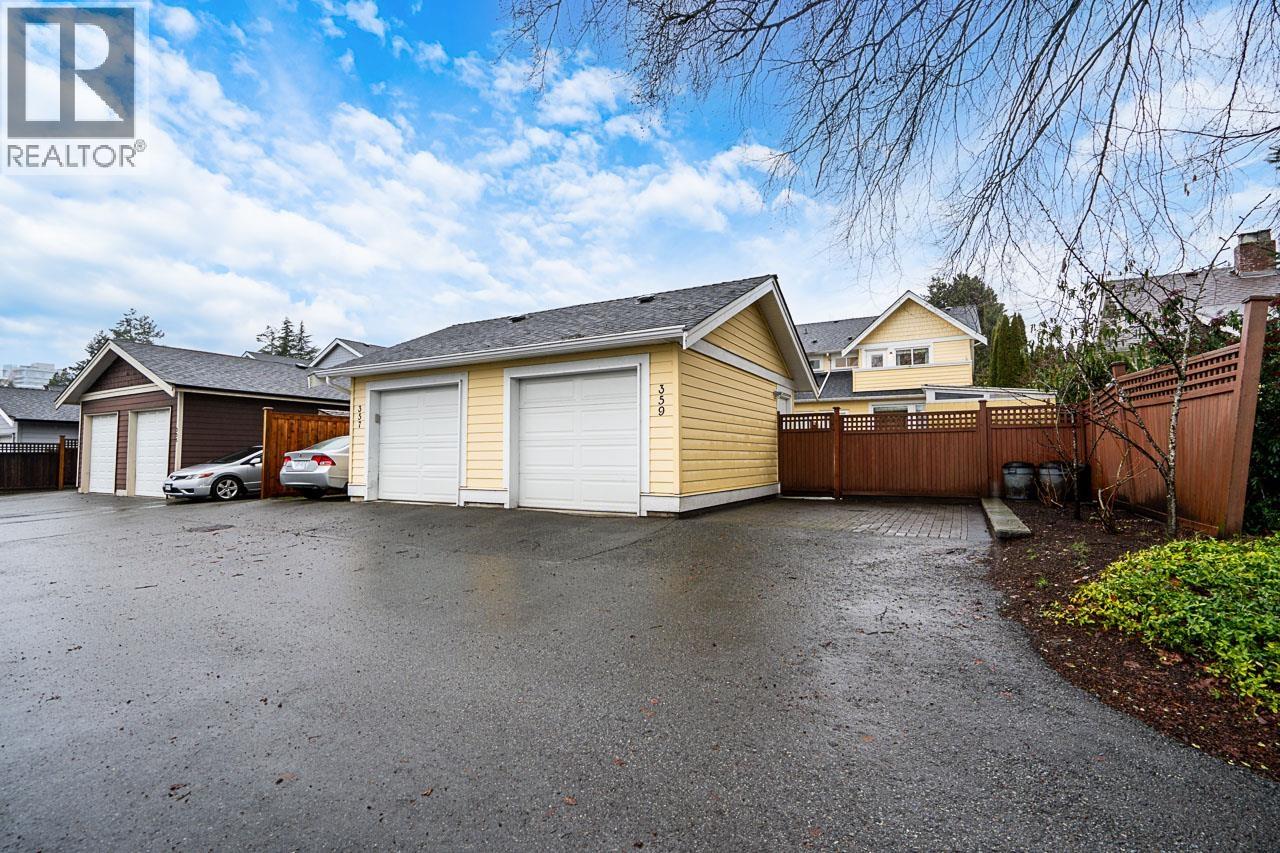 359 E 13TH STREET, North Vancouver