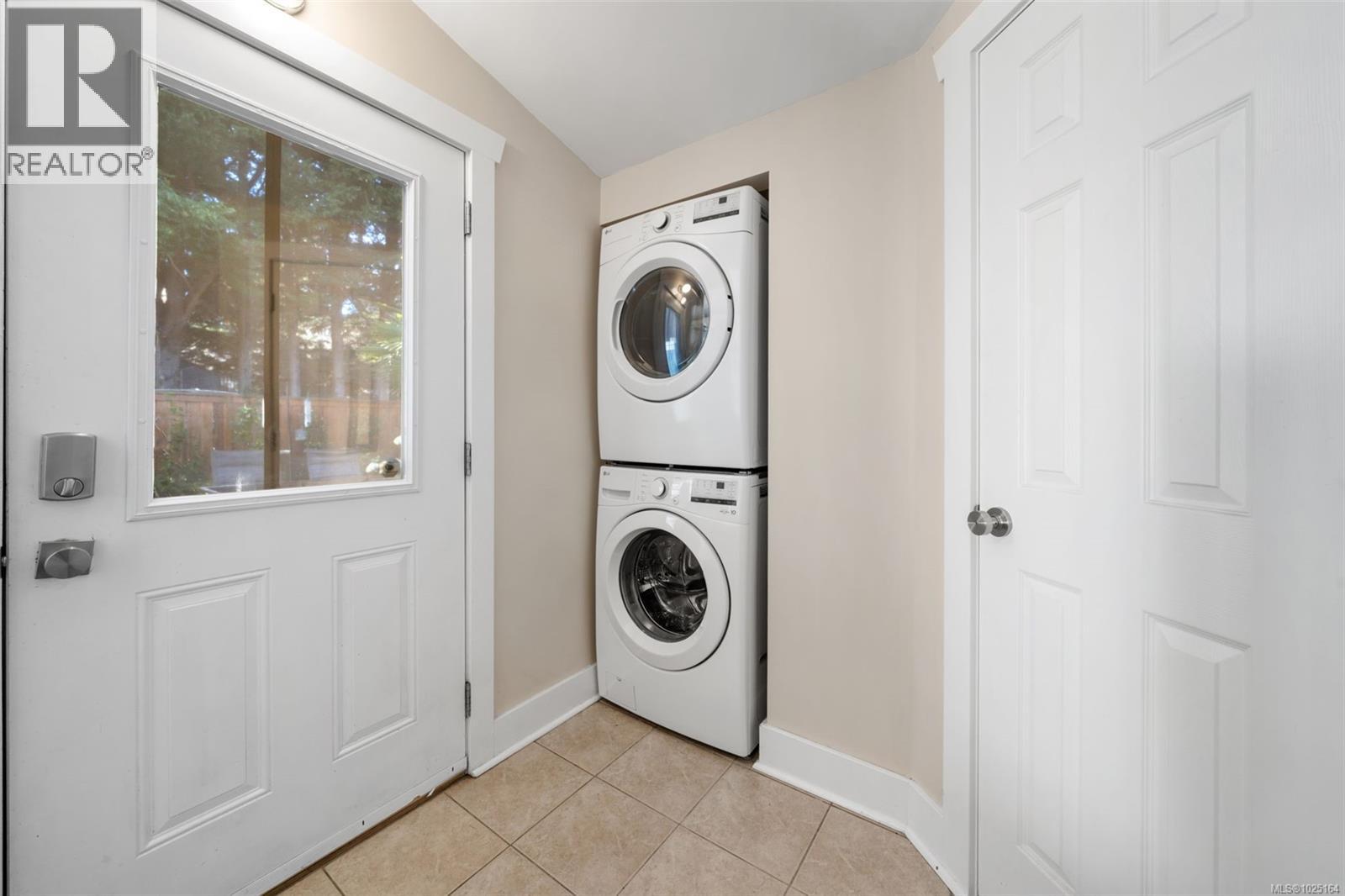  1123 Reynolds Road, Saanich