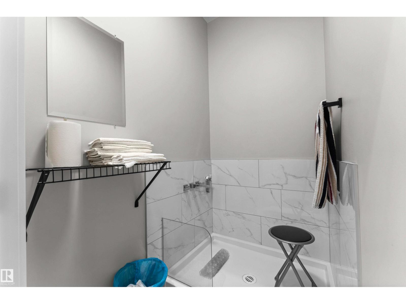 6813 KNOX LO SW, Edmonton