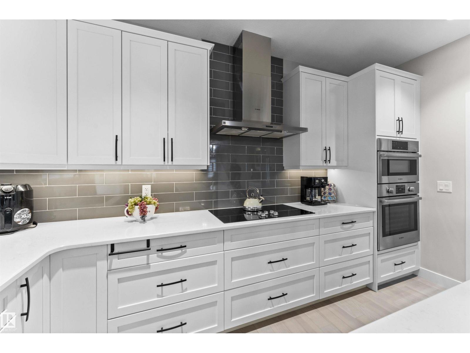 6813 KNOX LO SW, Edmonton