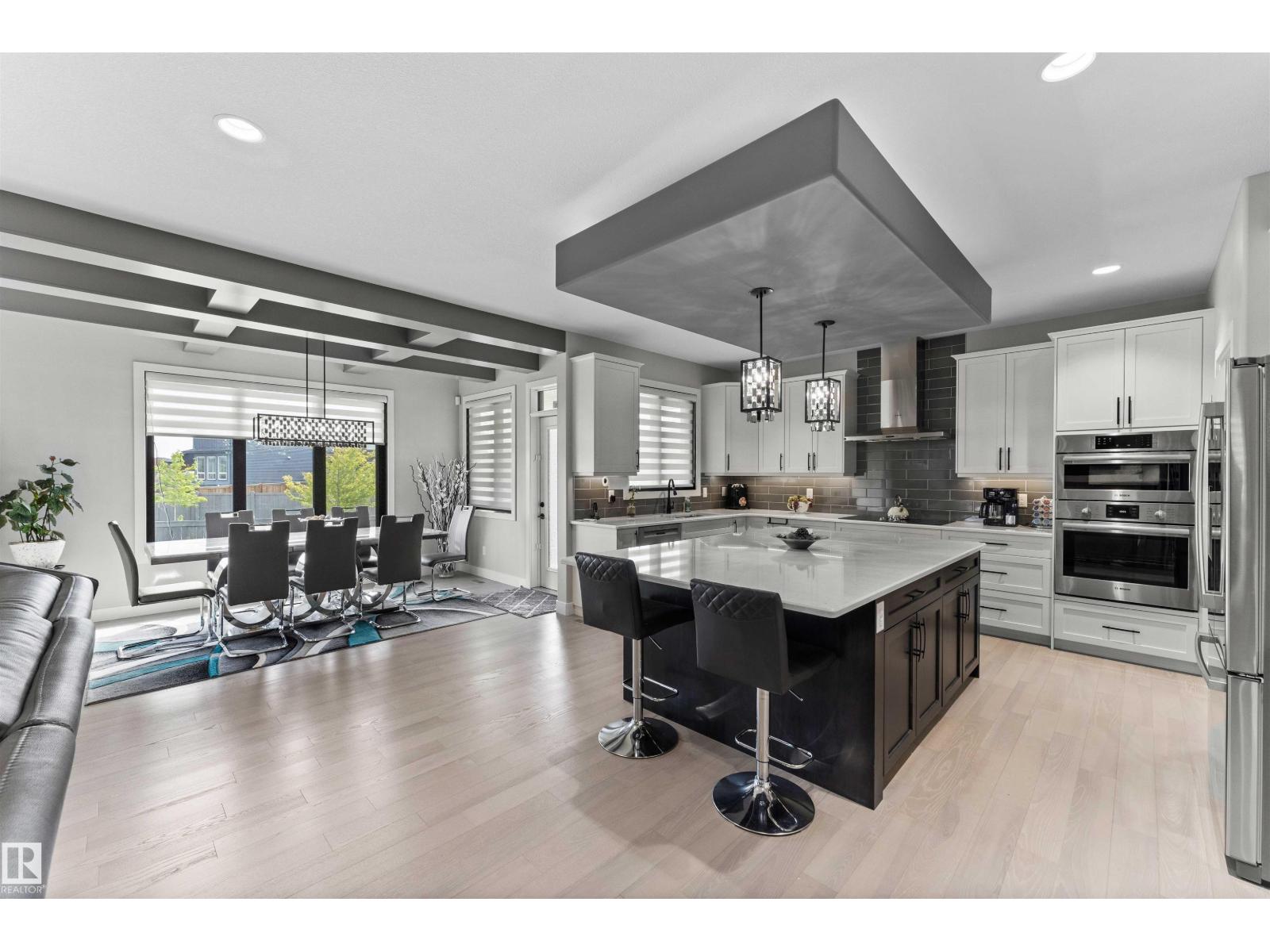 6813 KNOX LO SW, Edmonton