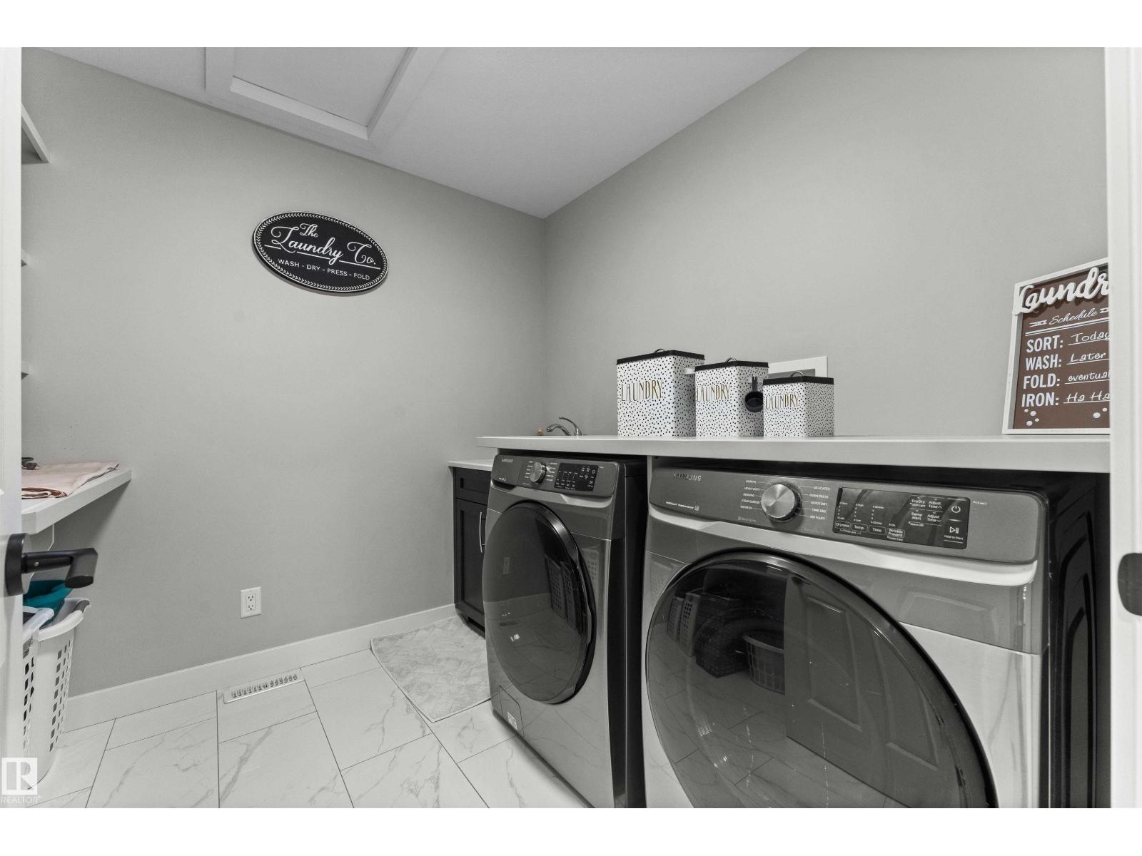 6813 KNOX LO SW, Edmonton