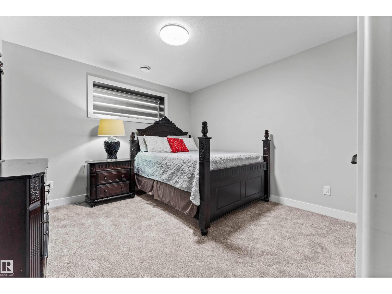 6813 KNOX LO SW, Edmonton