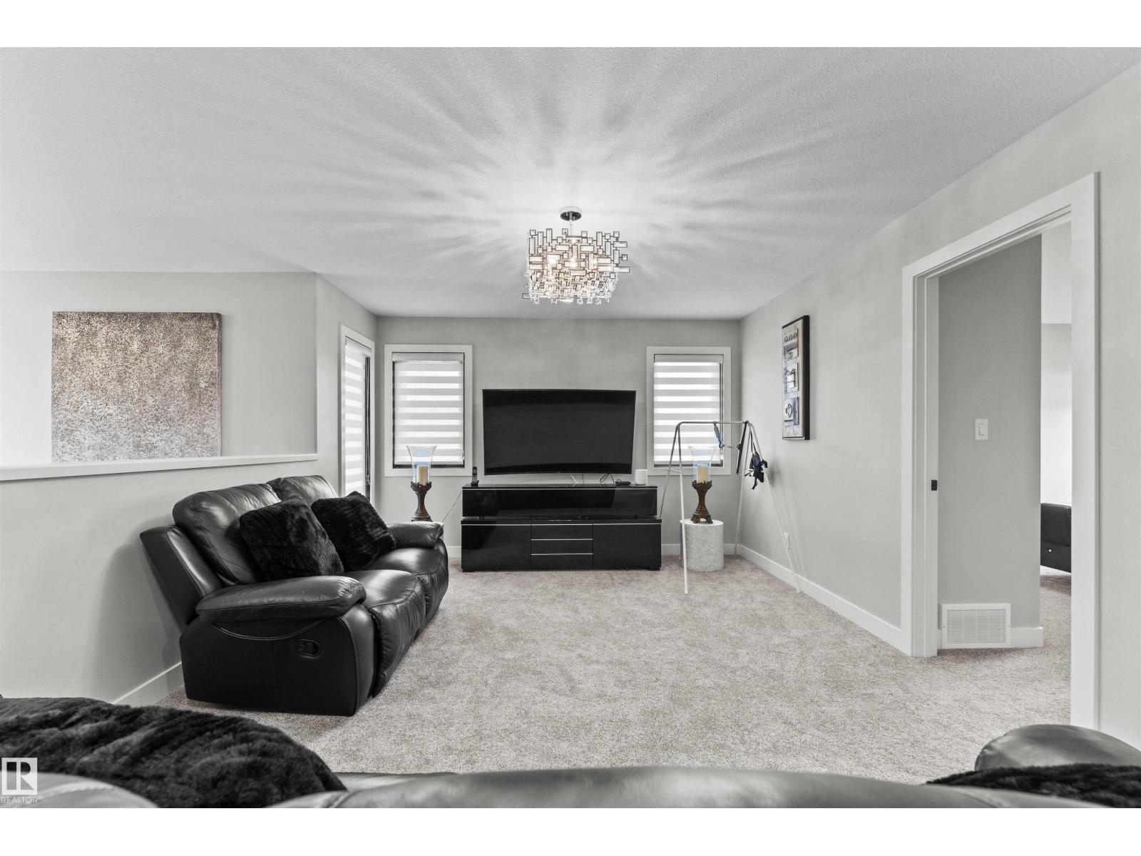 6813 KNOX LO SW, Edmonton