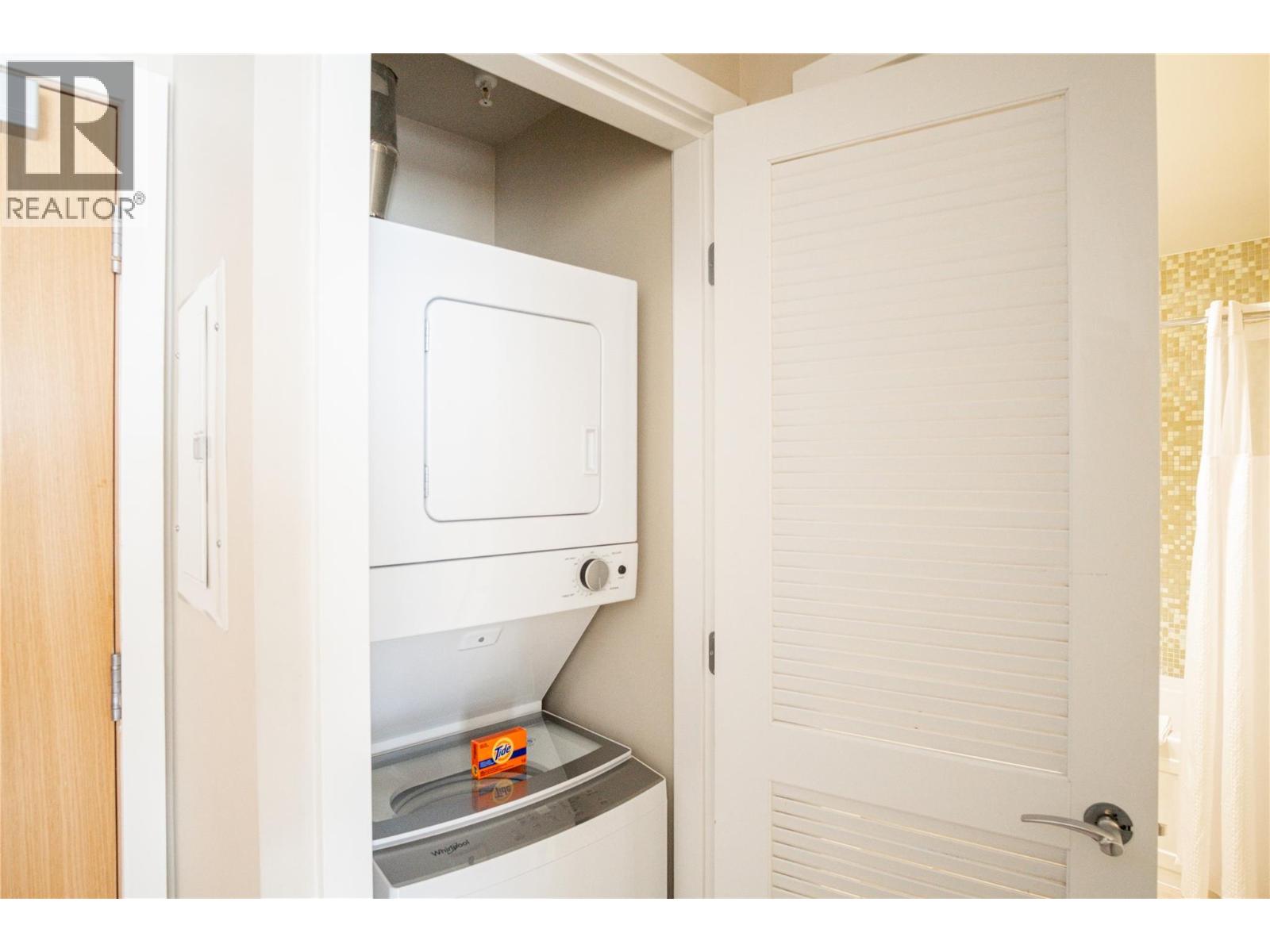 #117 15 Park Place - 24