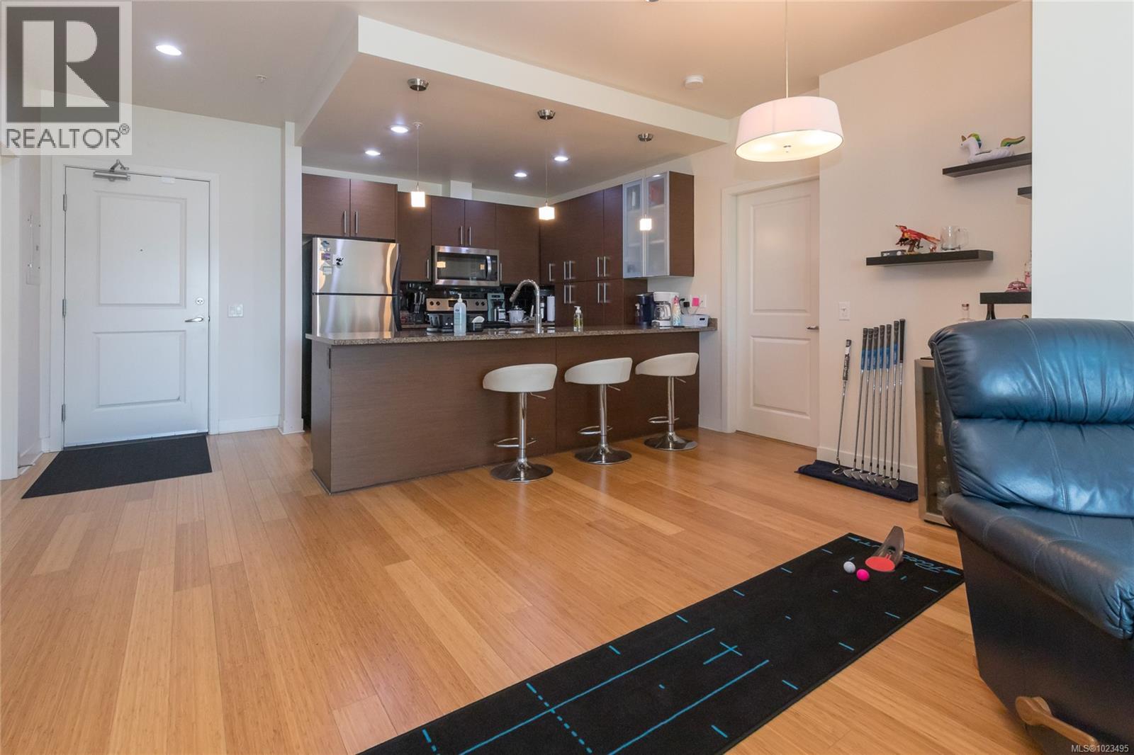 205 4394 West Saanich Road, Saanich