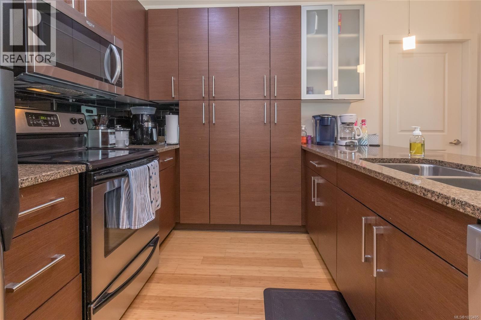 205 4394 West Saanich Road, Saanich