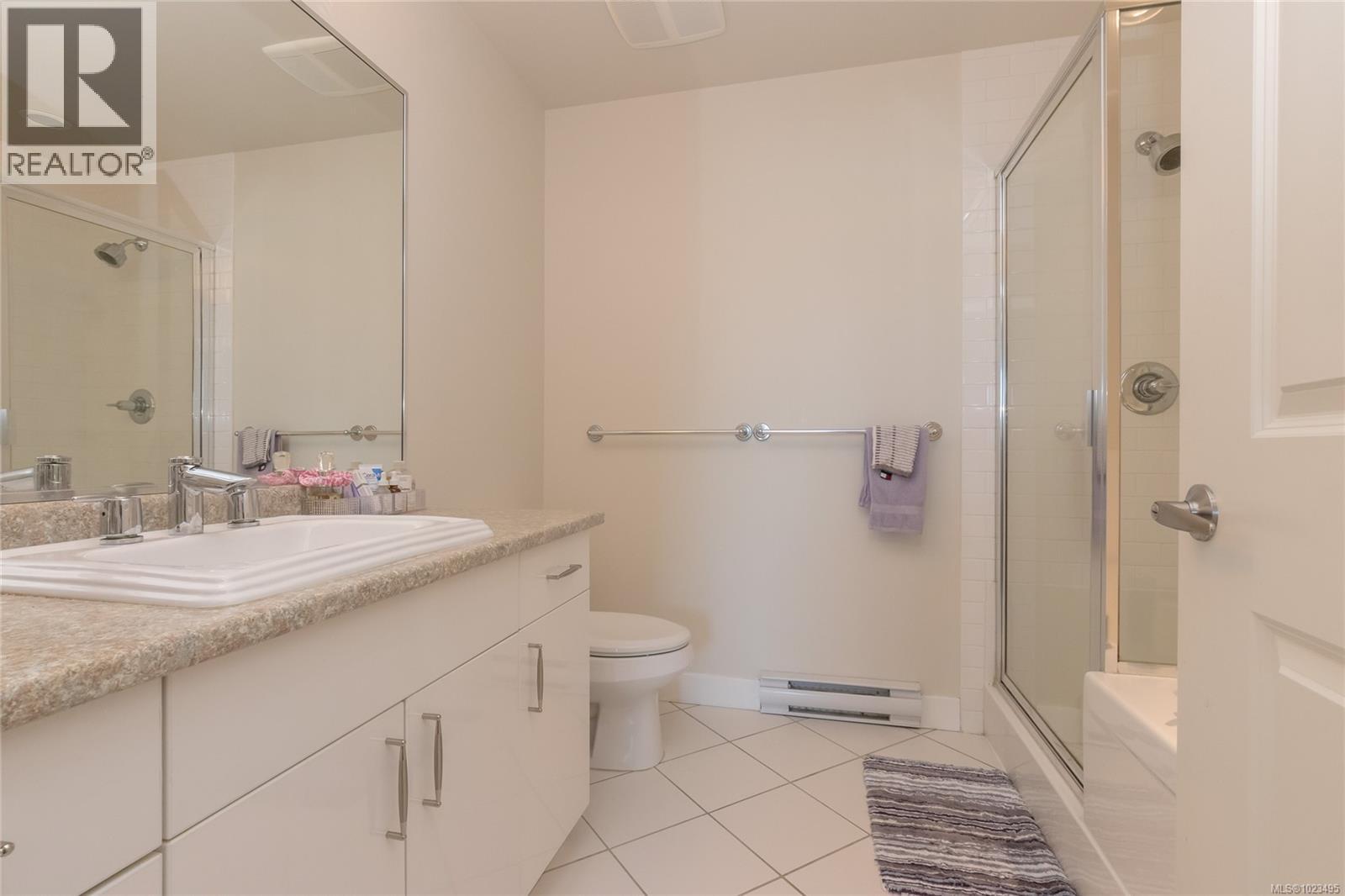 205 4394 West Saanich Road, Saanich