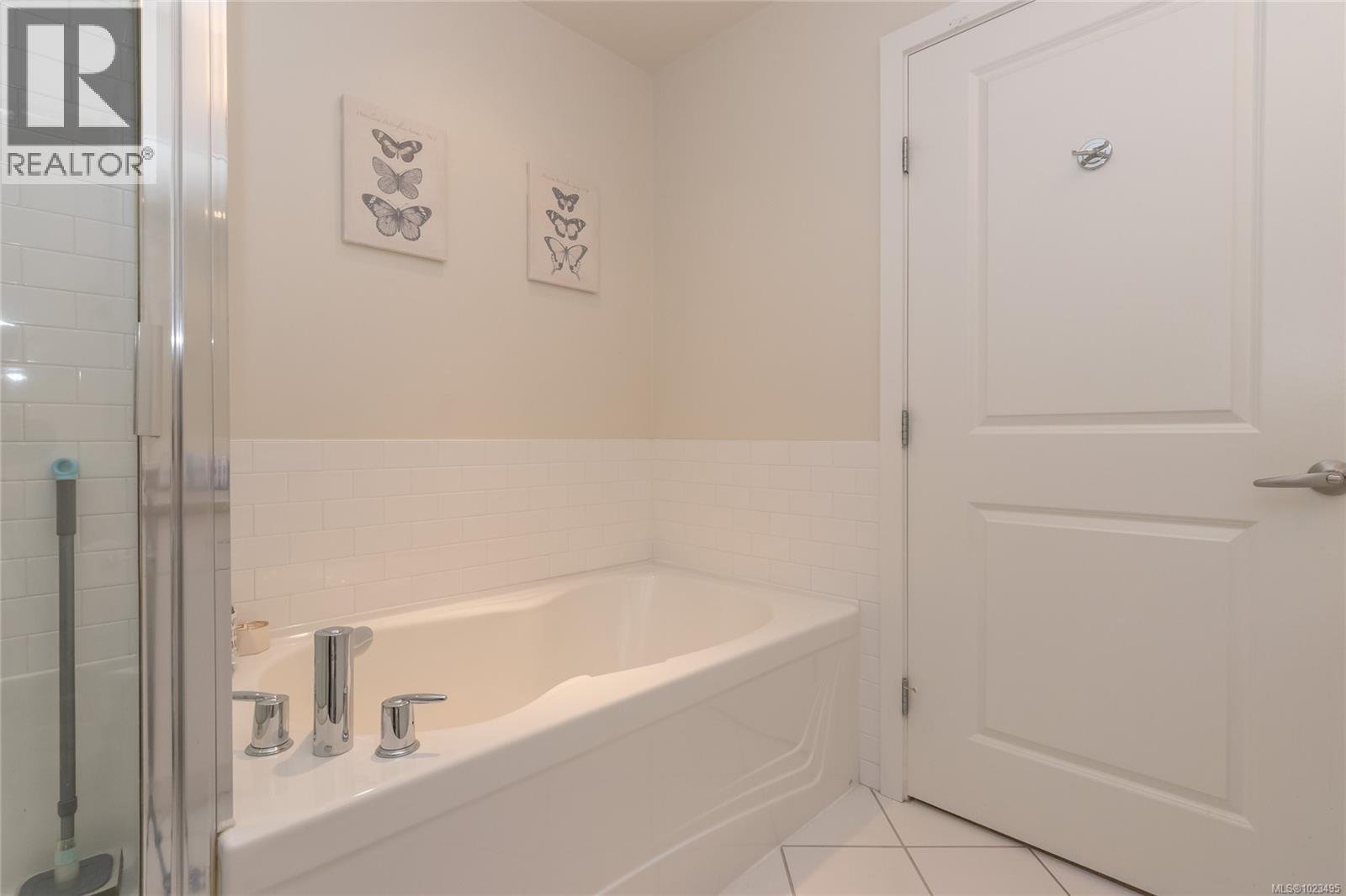 205 4394 West Saanich Road, Saanich