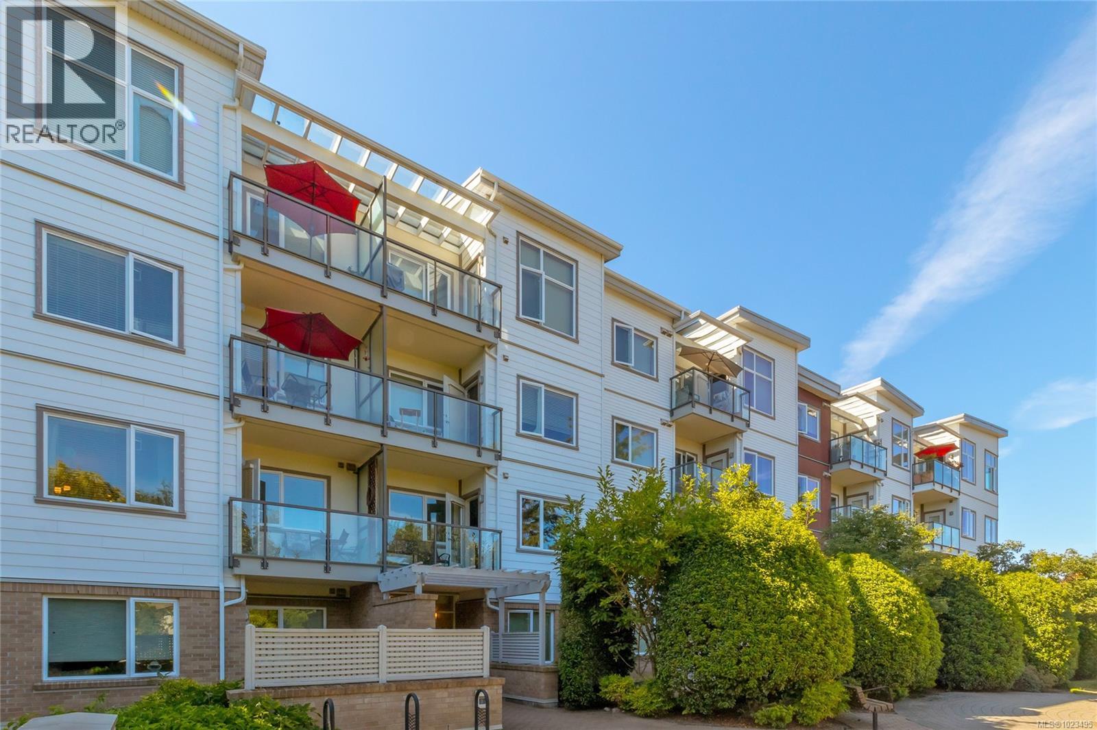 205 4394 West Saanich Road, Saanich