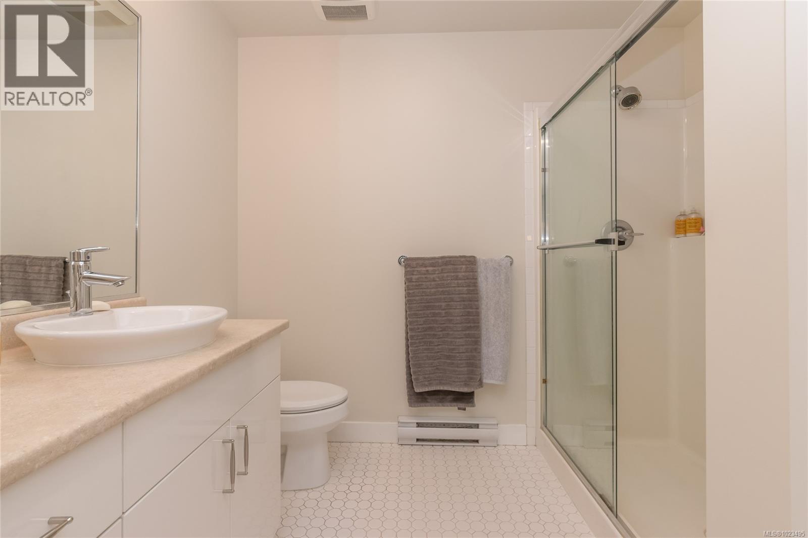 205 4394 West Saanich Road, Saanich