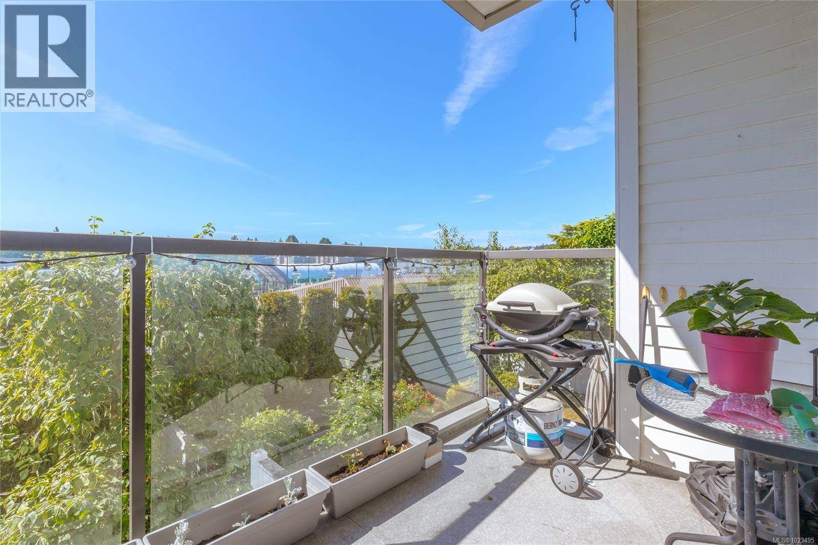 205 4394 West Saanich Road, Saanich