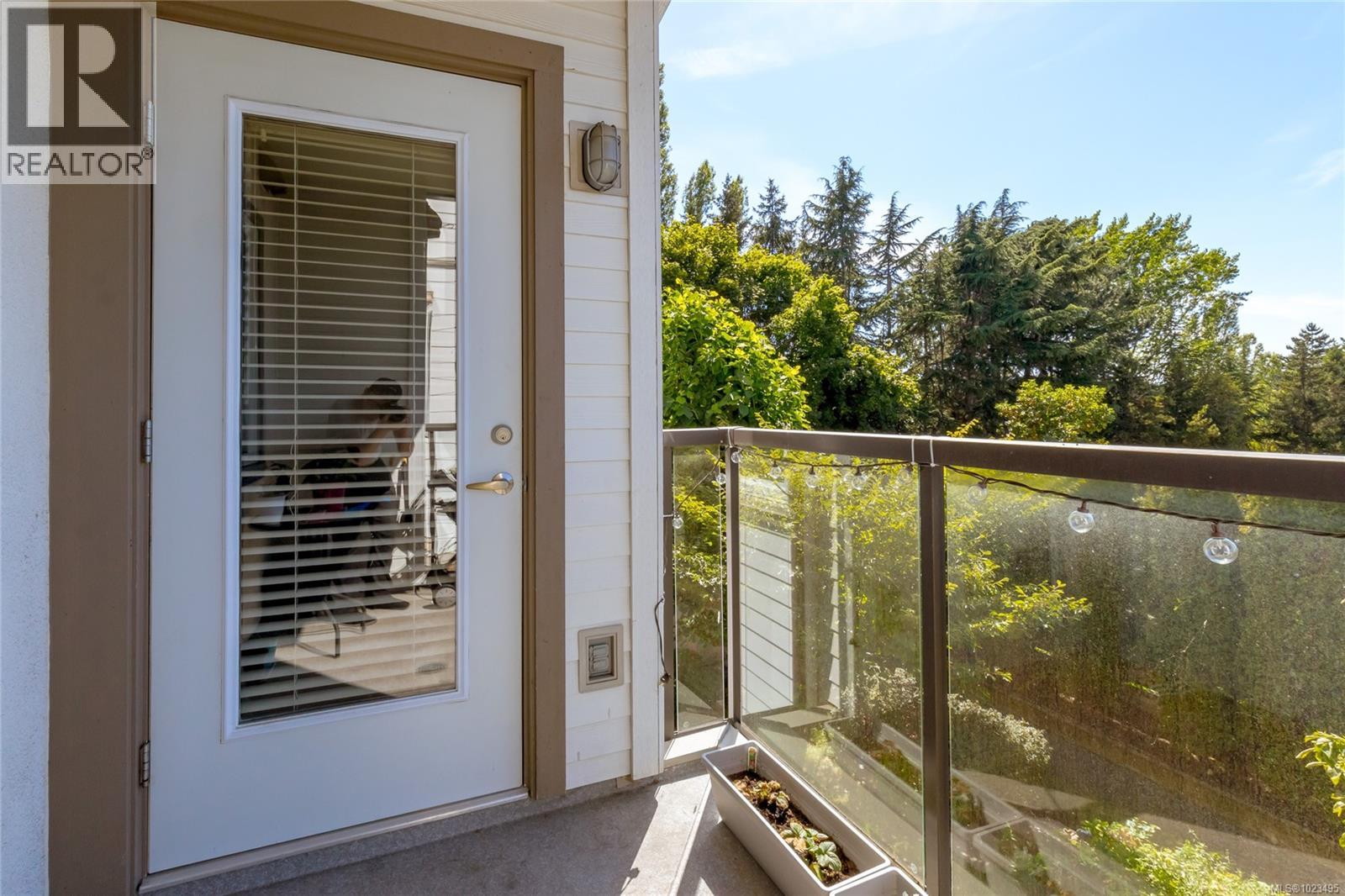 205 4394 West Saanich Road, Saanich