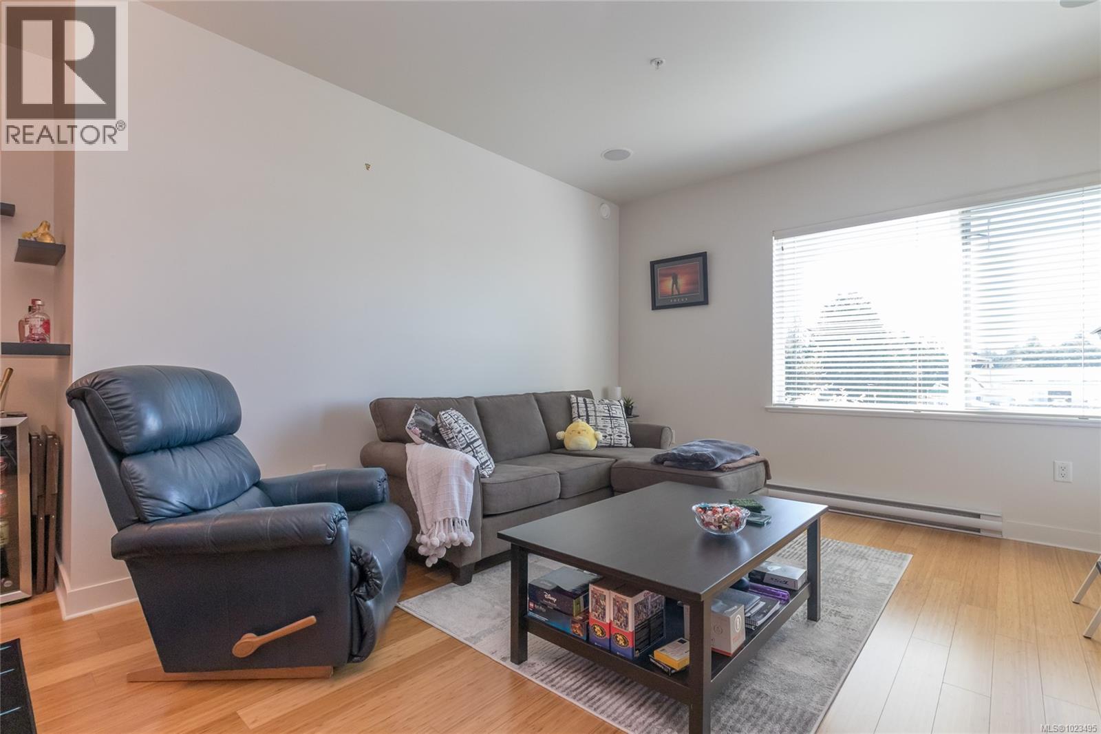 205 4394 West Saanich Road, Saanich