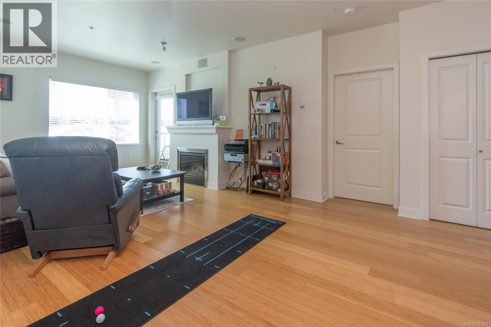 205 4394 West Saanich Road, Saanich