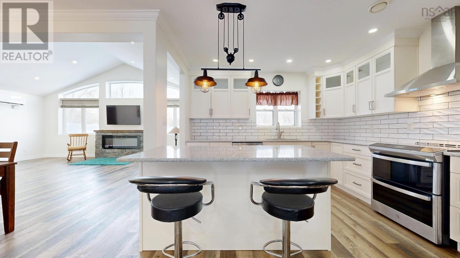 Property 7 of 40 of 6672 Highway 1