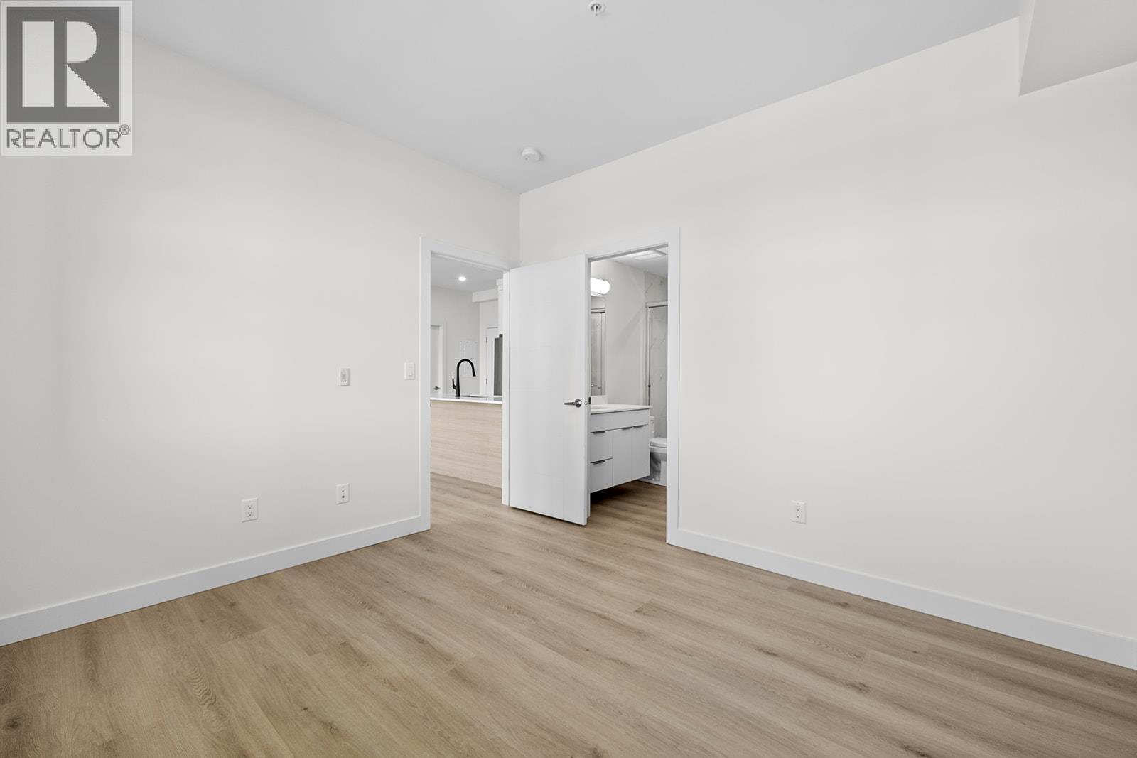 203 5300 Main Street, Kelowna