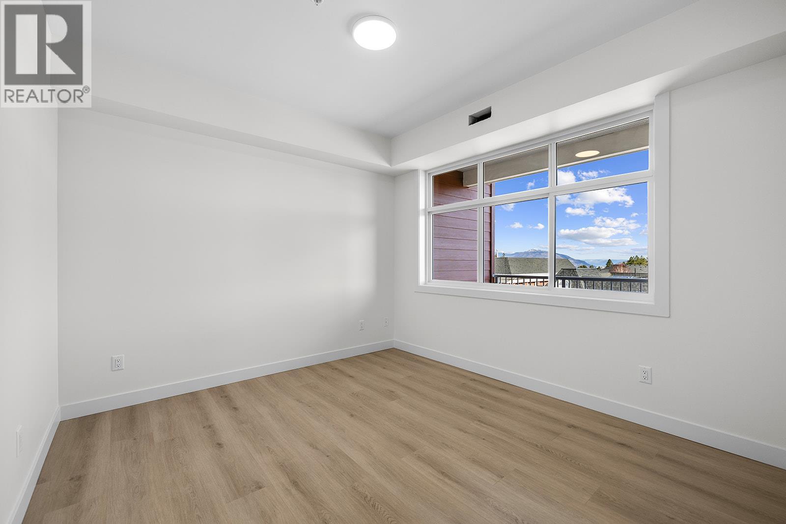 203 5300 Main Street, Kelowna