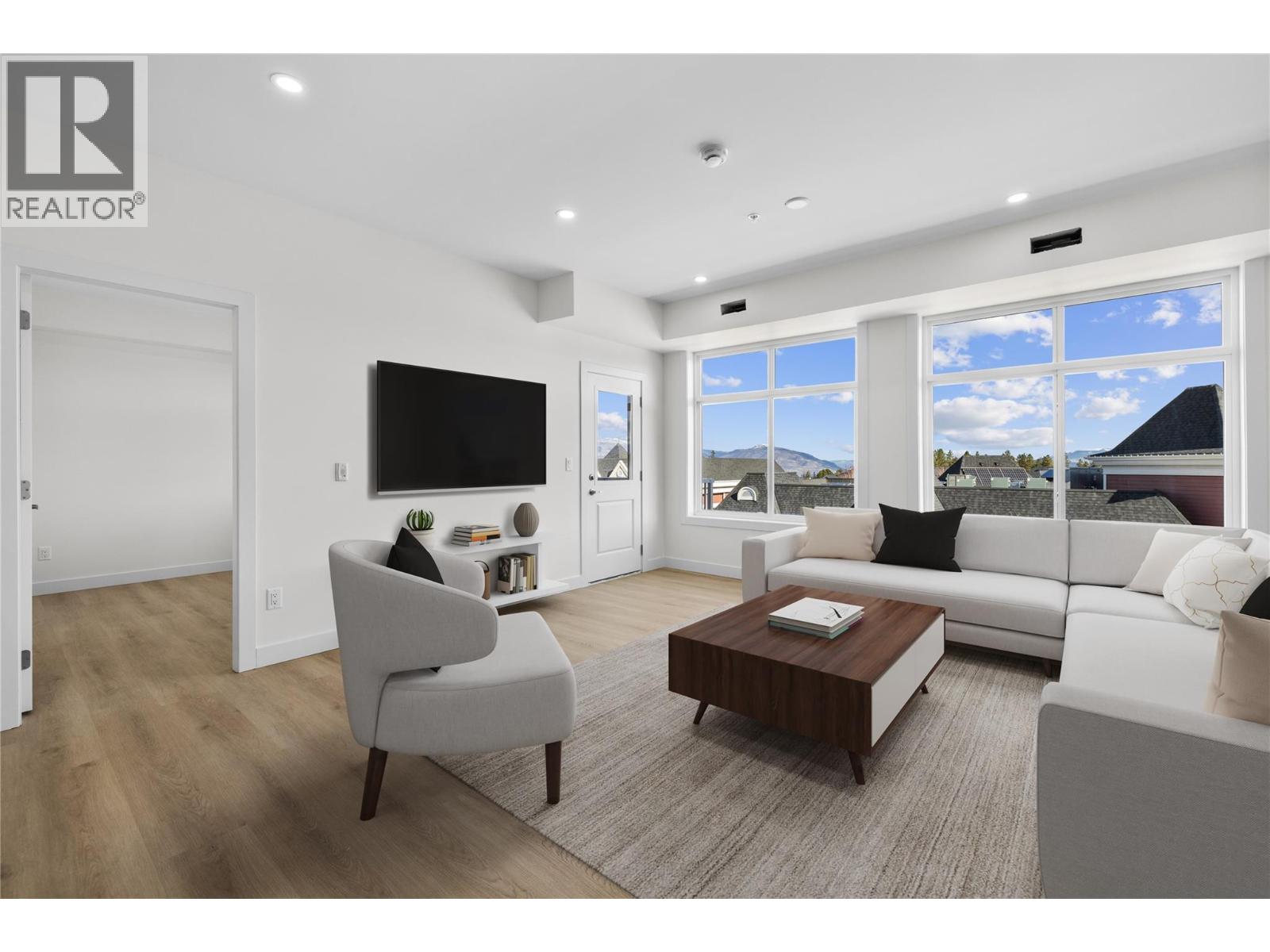 203 5300 Main Street, Kelowna