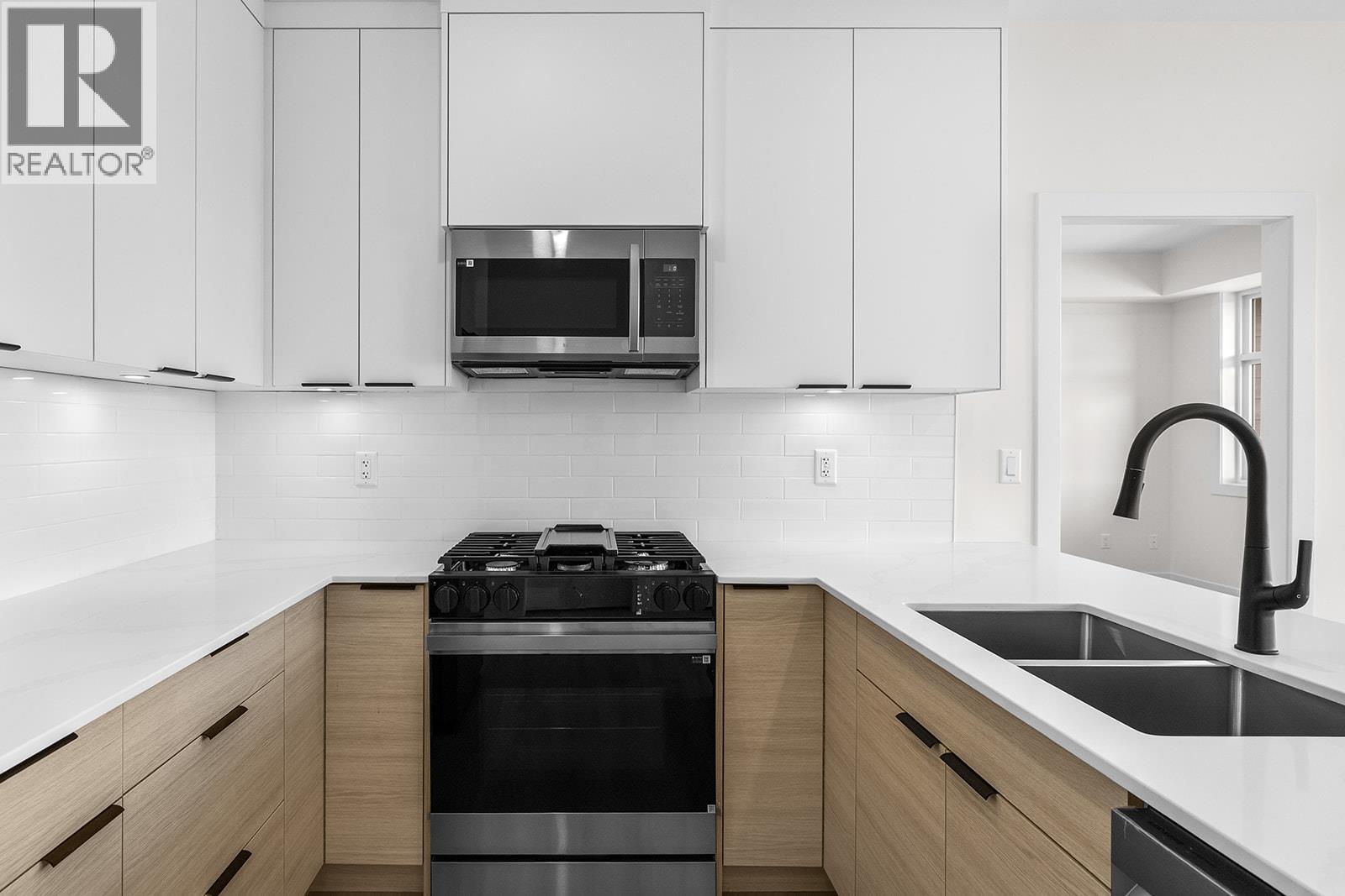 203 5300 Main Street, Kelowna