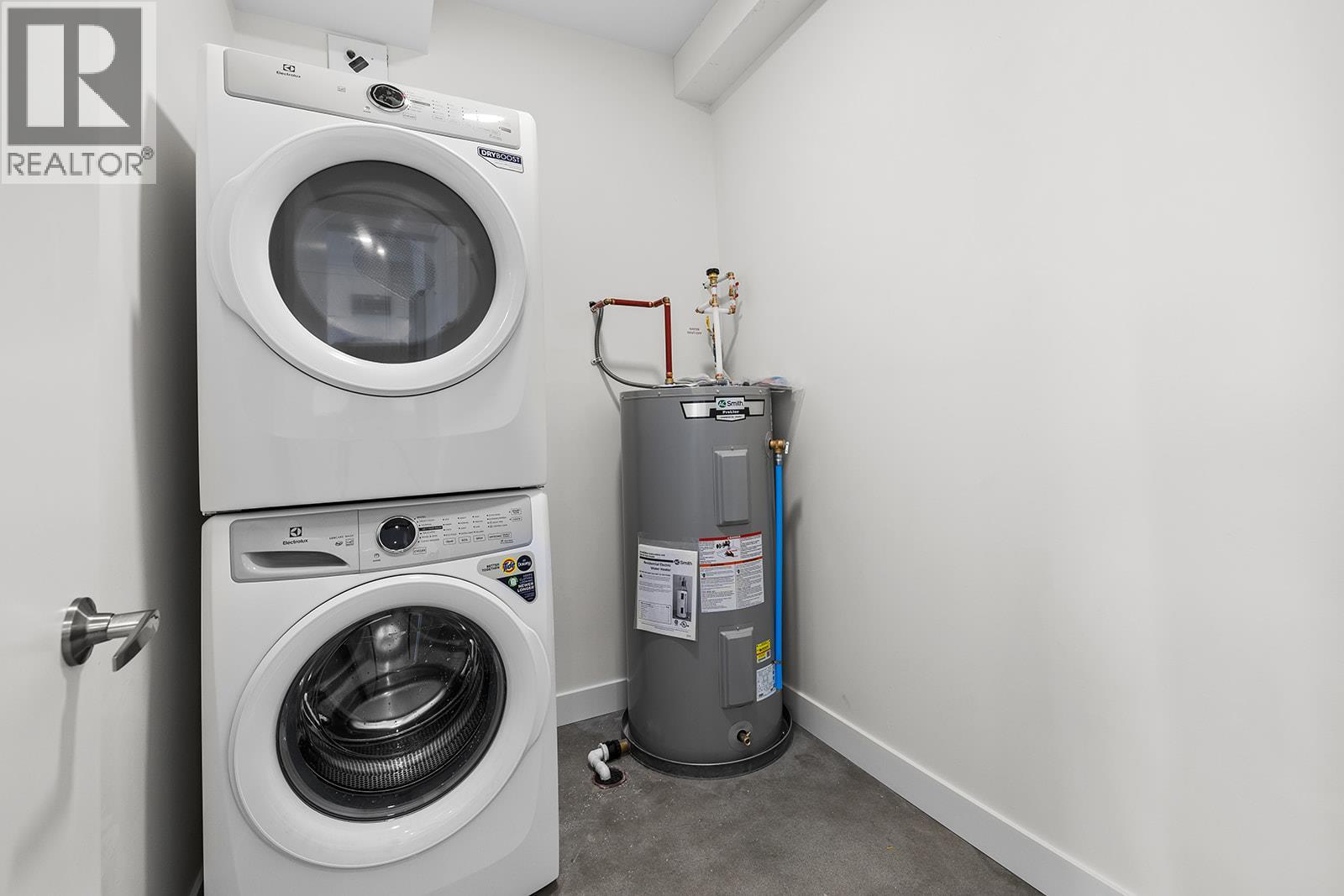 203 5300 Main Street, Kelowna