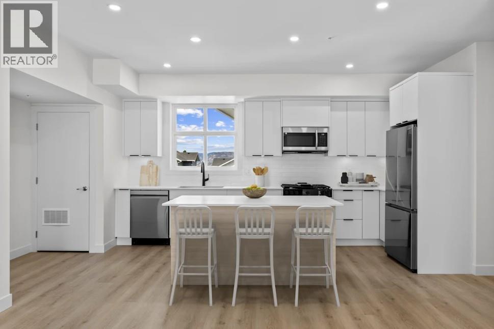 204 5300 Main Street, Kelowna