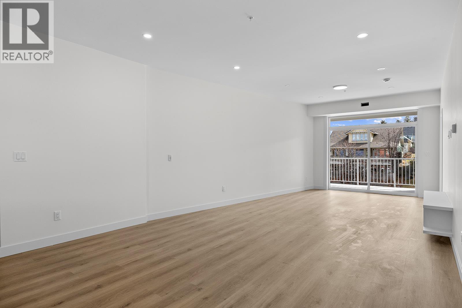 204 5300 Main Street, Kelowna