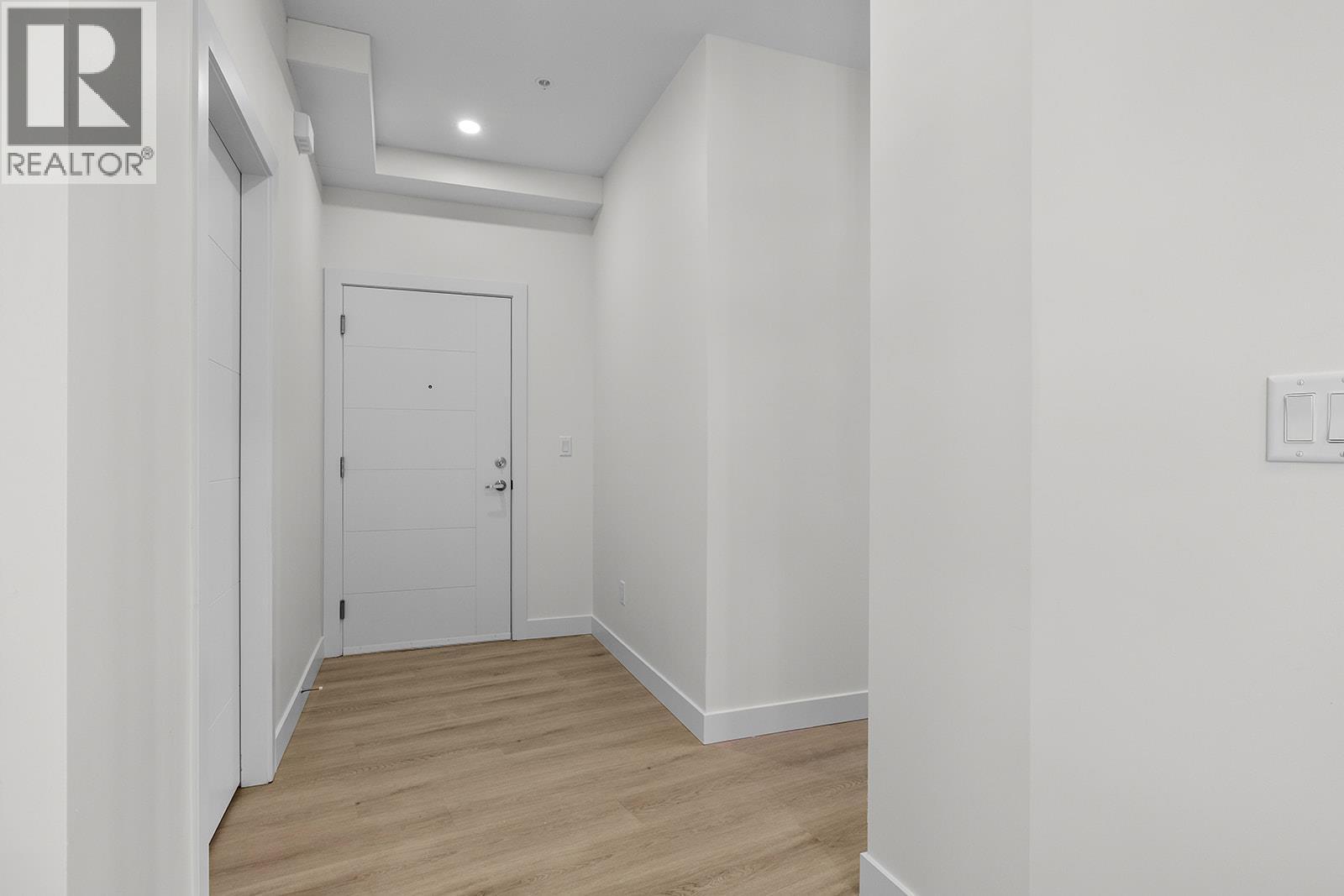 204 5300 Main Street, Kelowna