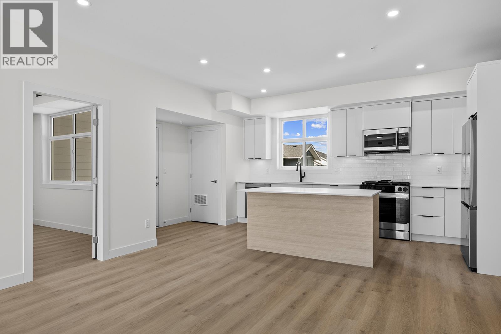 204 5300 Main Street, Kelowna