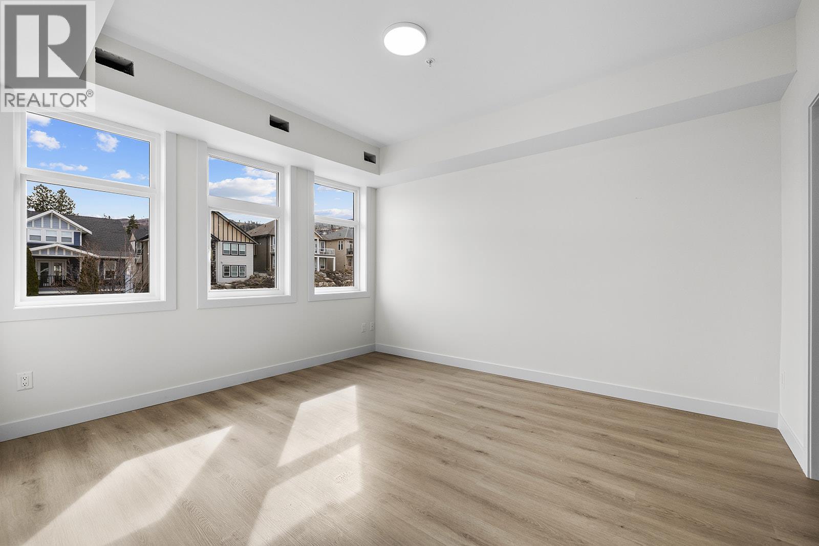 204 5300 Main Street, Kelowna