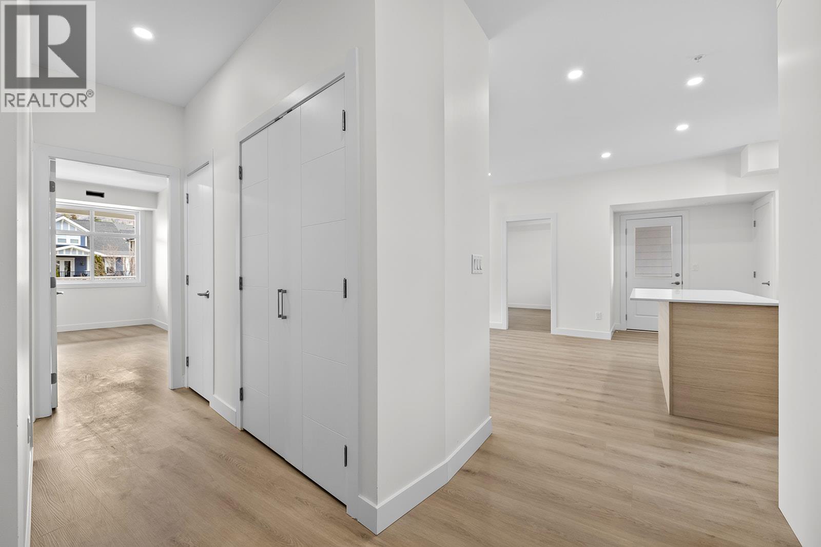 204 5300 Main Street, Kelowna