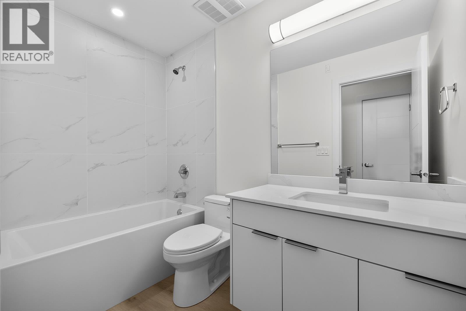 204 5300 Main Street, Kelowna