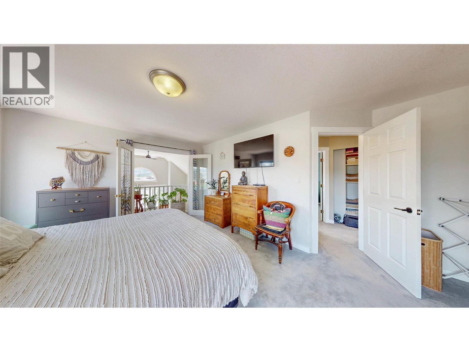 5896 Fairview Place, Oliver