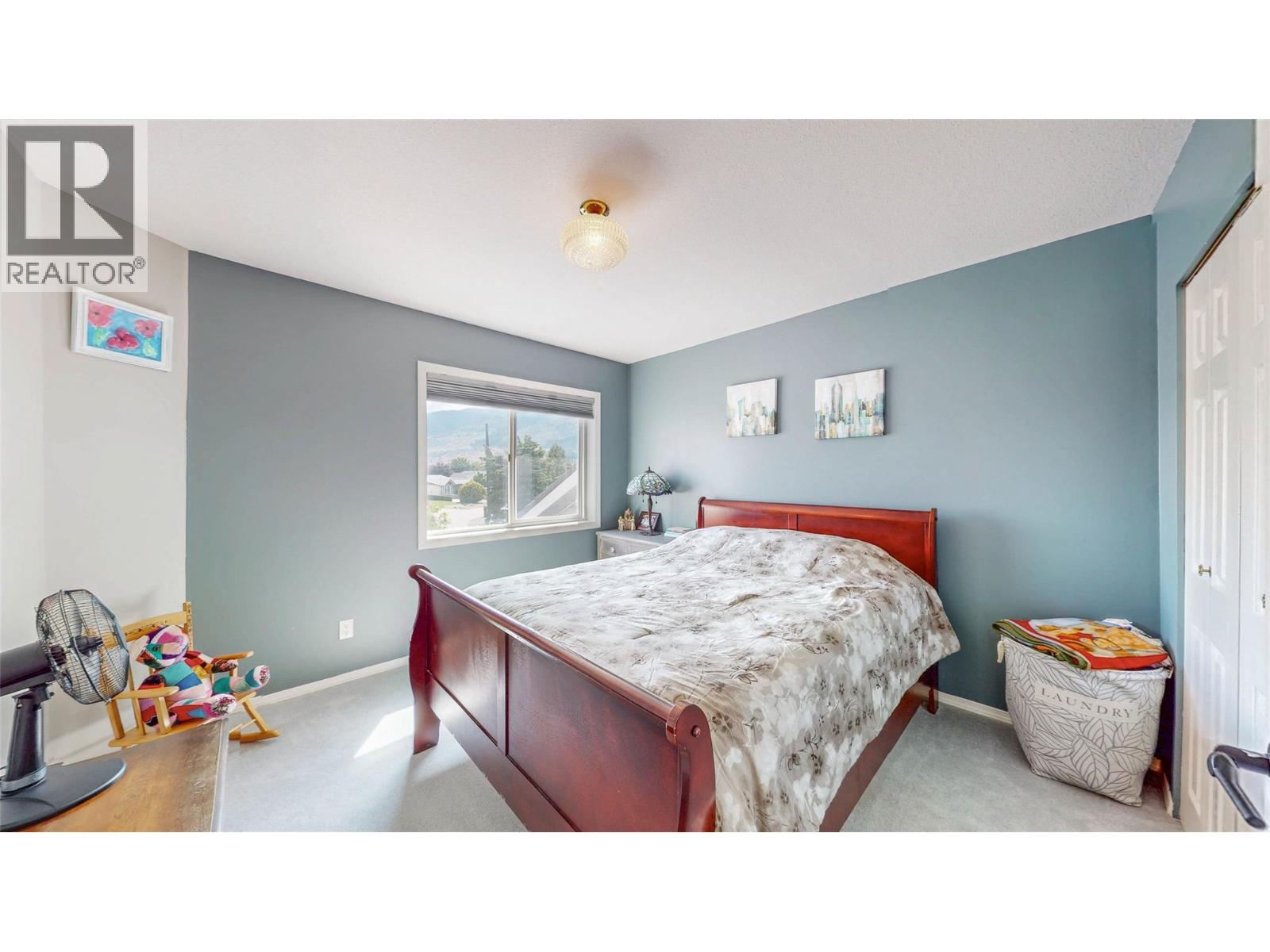 5896 Fairview Place, Oliver