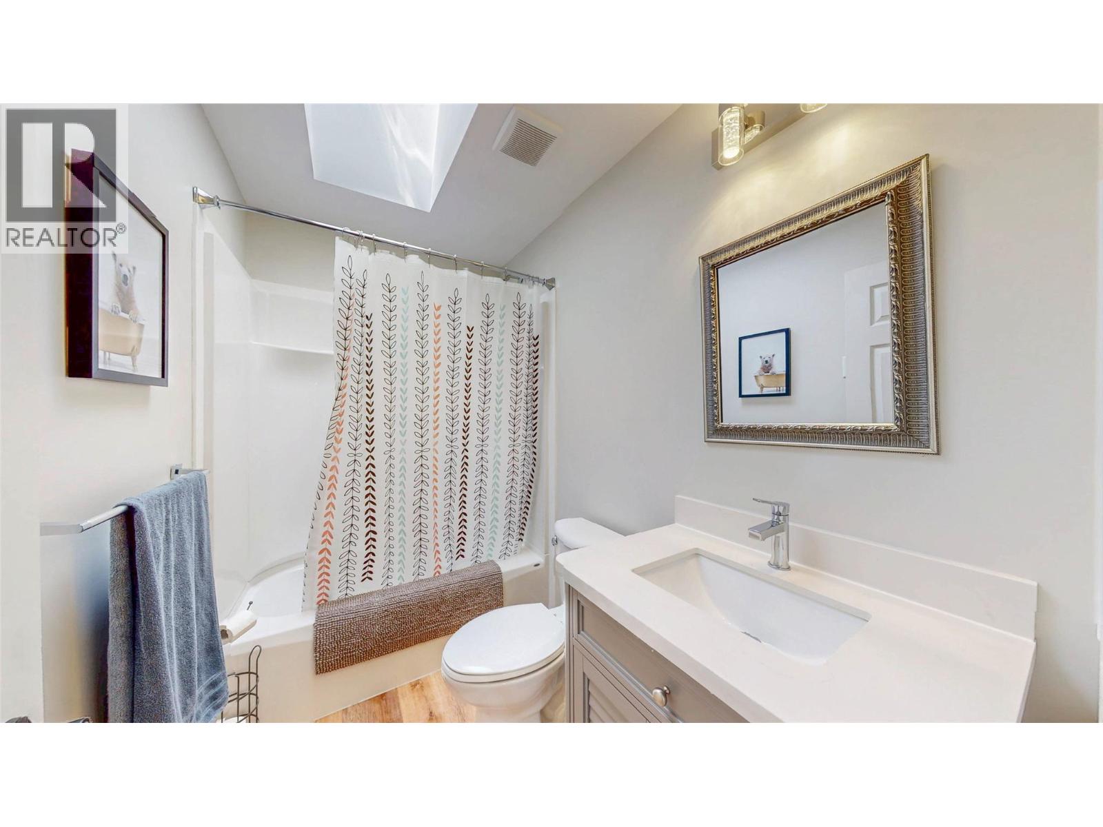 5896 Fairview Place, Oliver