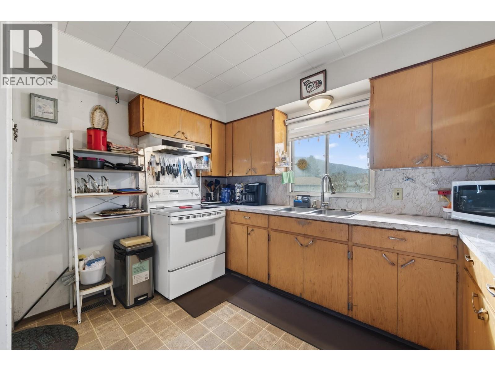 2463 Coutlee Avenue, Merritt