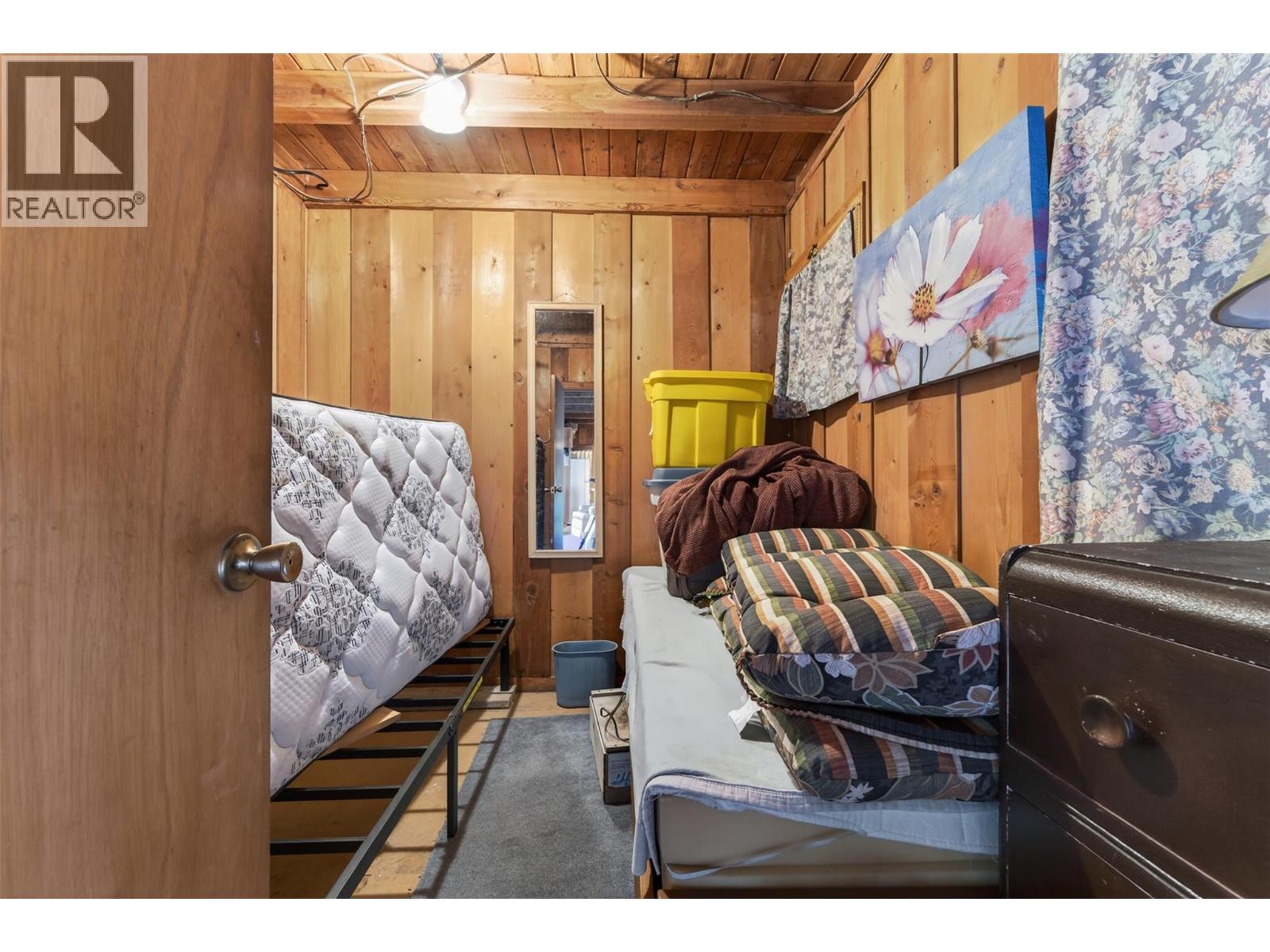 1294 Green Road, Balfour