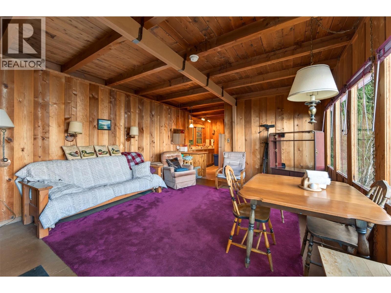 1294 Green Road, Balfour