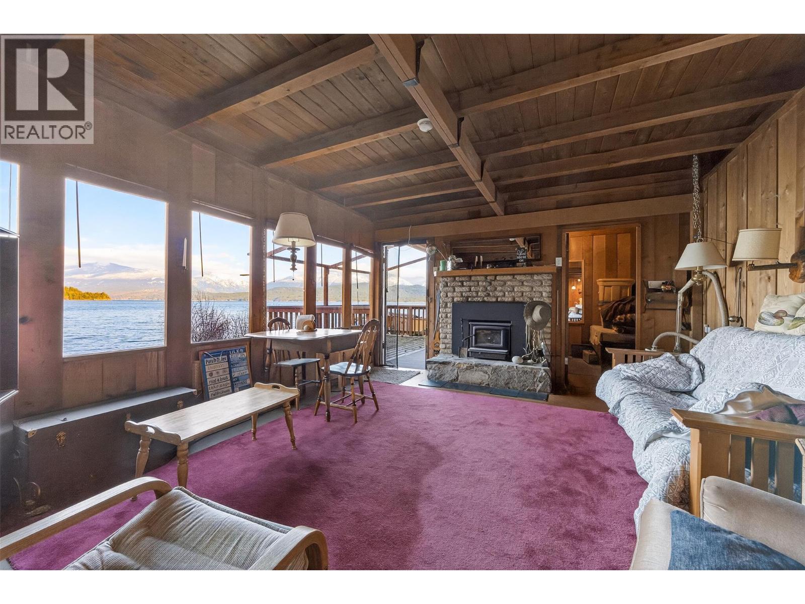 1294 Green Road, Balfour