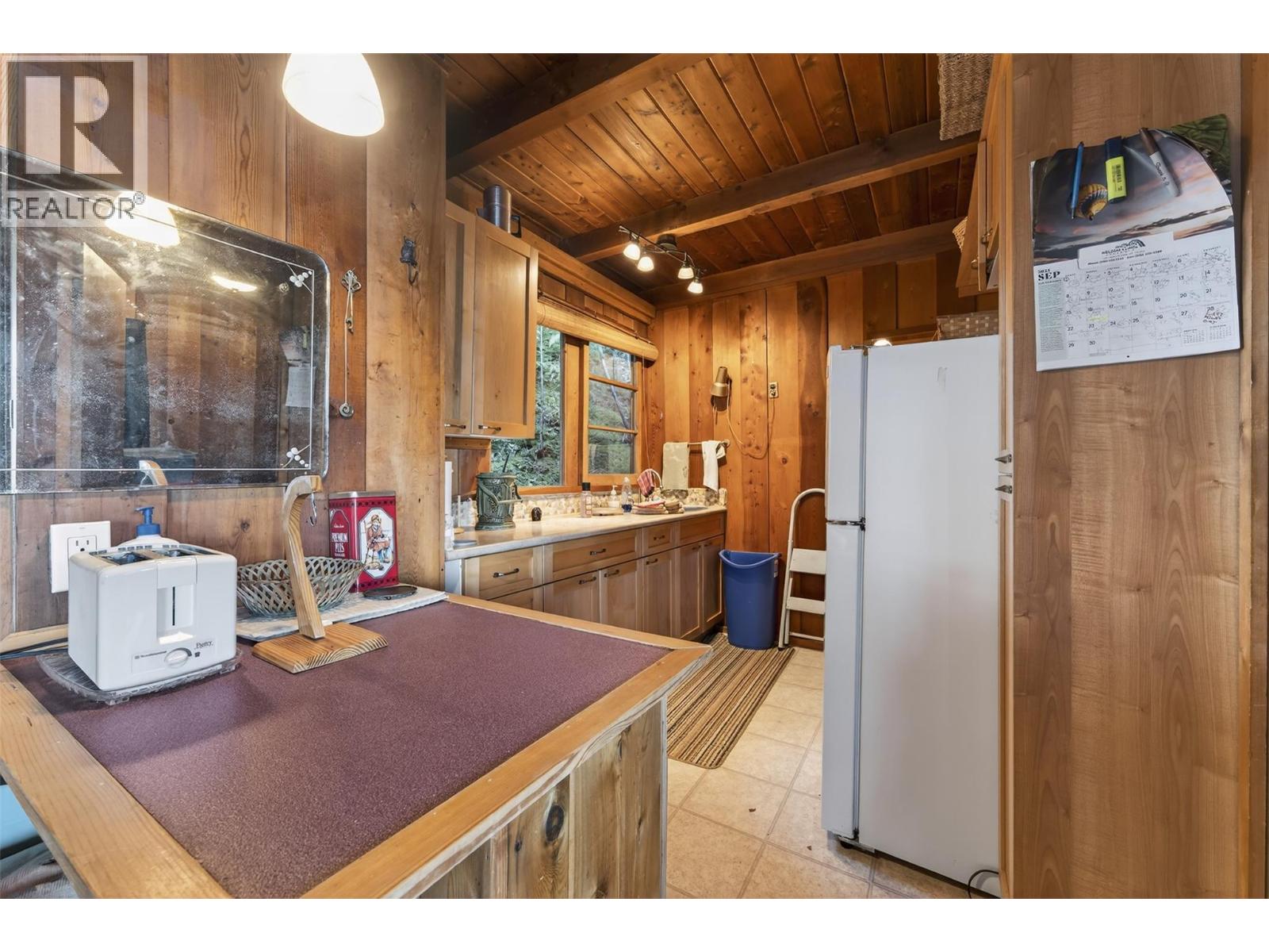 1294 Green Road, Balfour