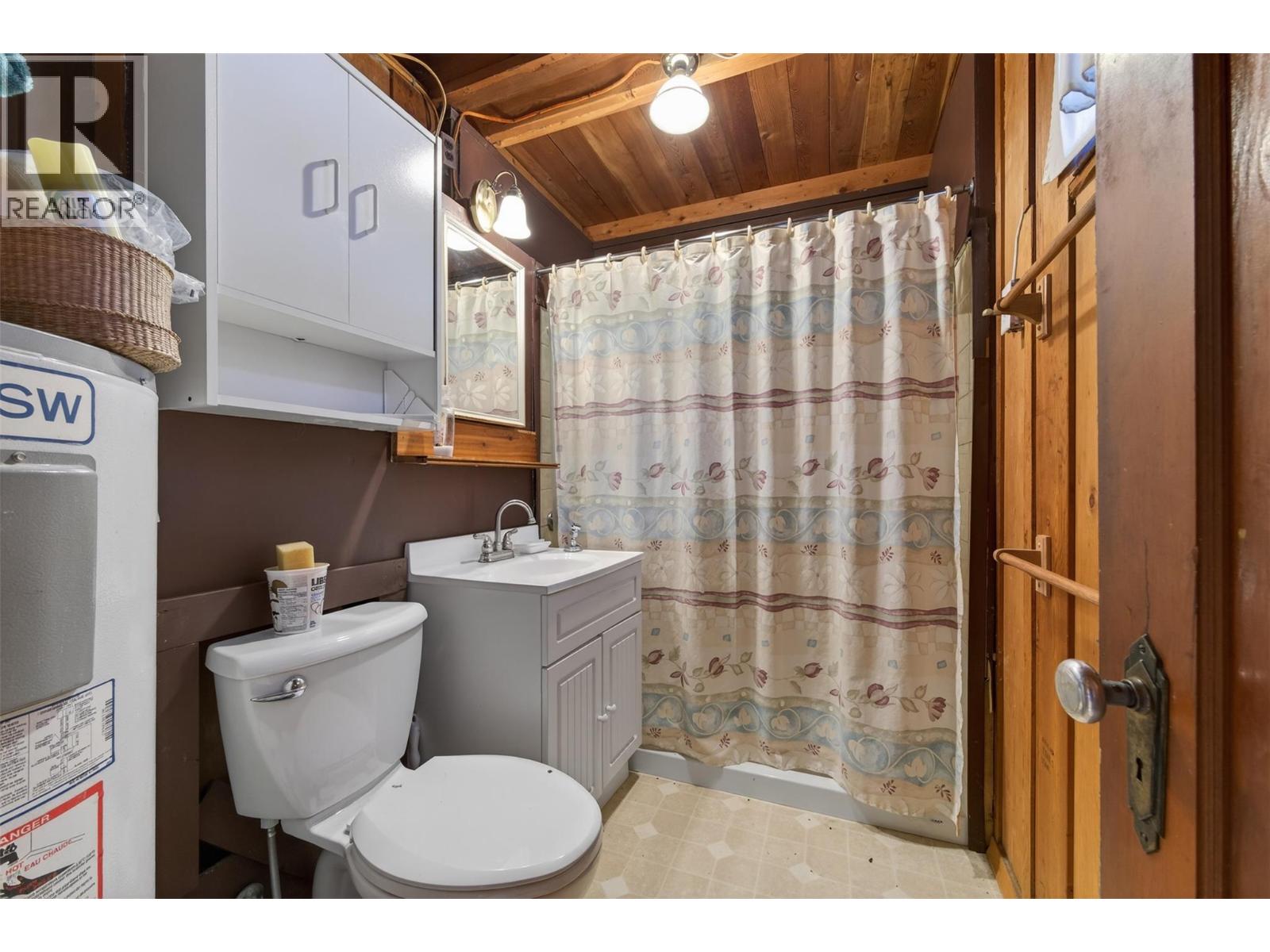 1294 Green Road, Balfour