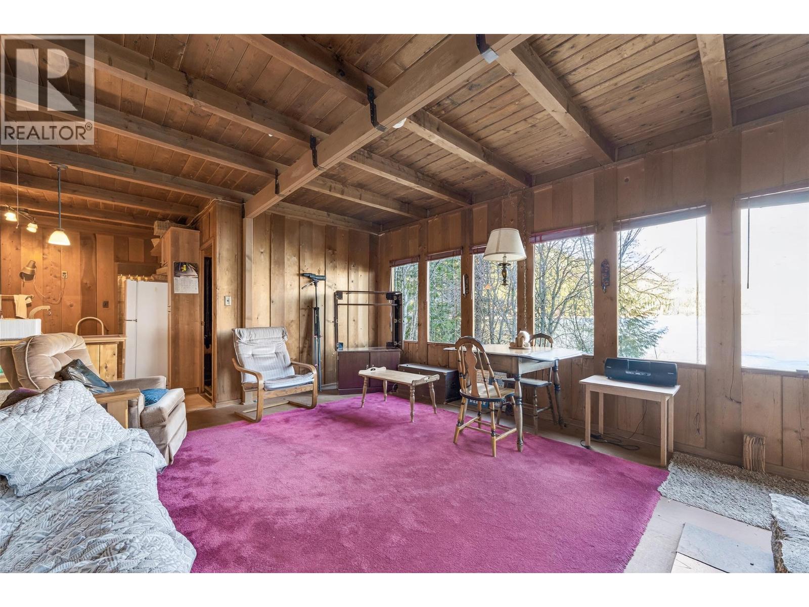 1294 Green Road, Balfour