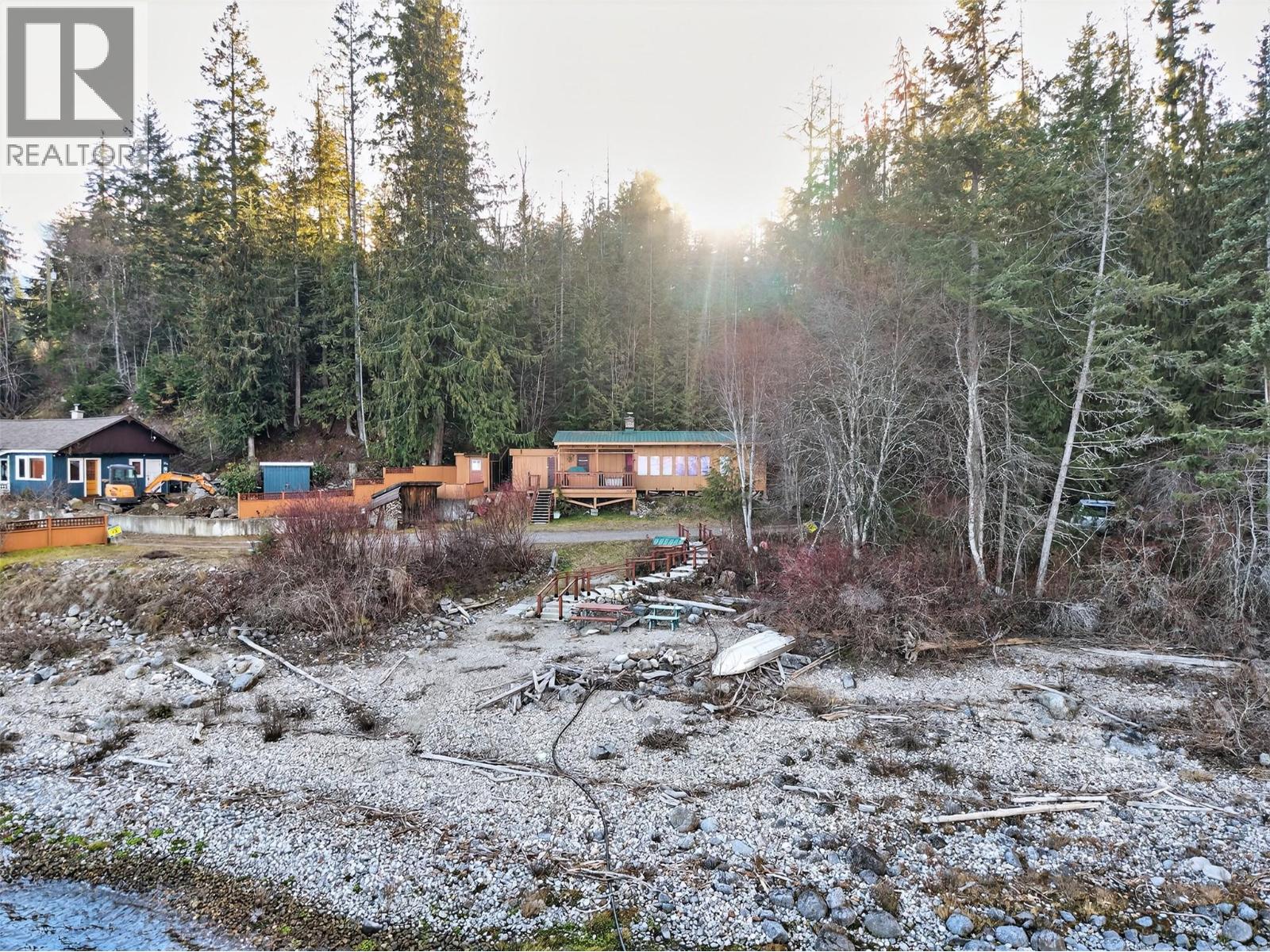 1294 Green Road, Balfour